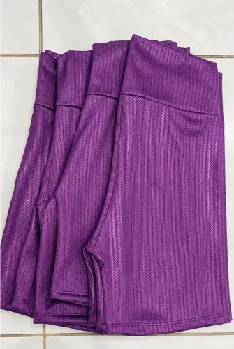 Short academia roxo