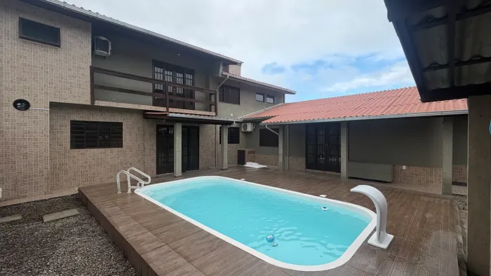 Casa com piscina no Rio Vermelho
