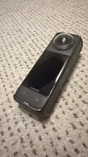 Câmera insta 360 x4