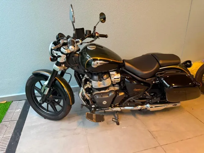 Super Meteor 650 em estado de 0 km - R$ 8 mil em acessórios