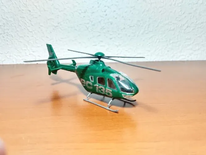 Miniatura Helicóptero EC-135 1/87