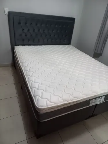 Cama queen colchão D45  excelente estado 