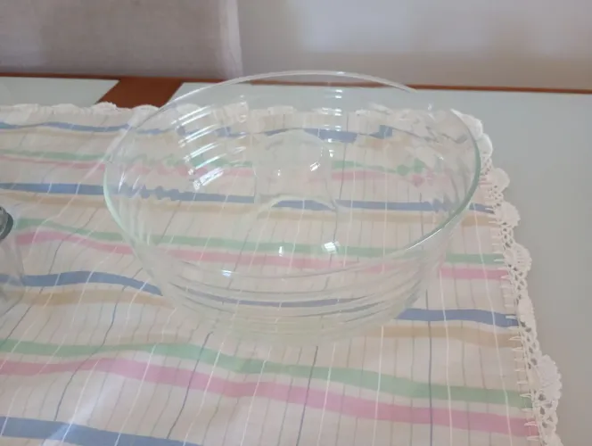 Forma de vidro redonda com furo