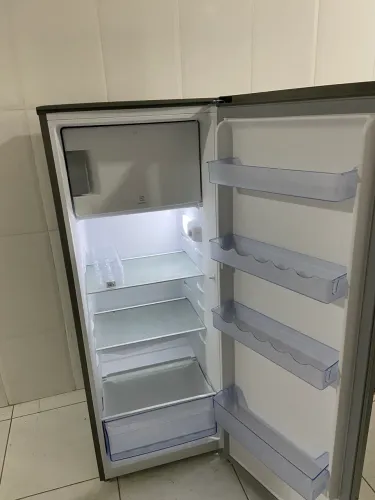 Geladeira Electrolux RE21S 213L Inox - 4 meses de uso - SEMI NOVA