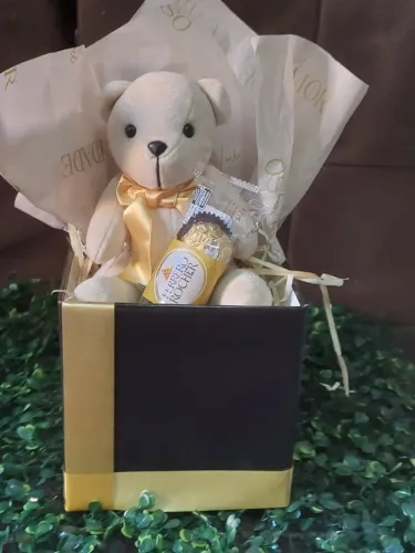 Box Elegance Gold- Caixa de Presente com Ursinho, Rosa e Chocolates
