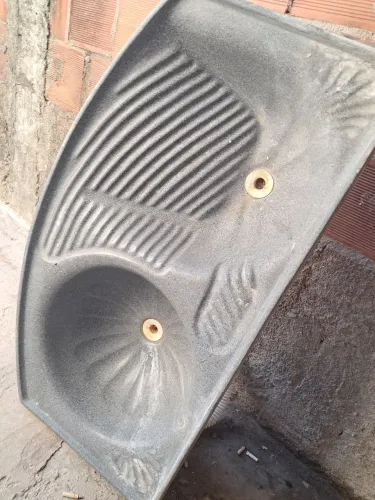 Pia de lavar roupas.