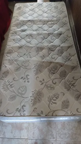 Cama aclopada com 5cm de colchão