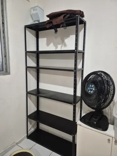 Estante de aço