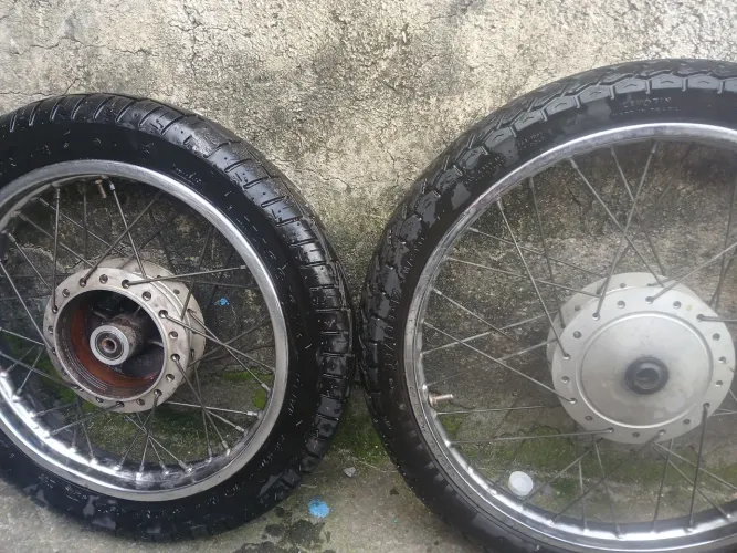 Rodas de pop completas com pneus novos