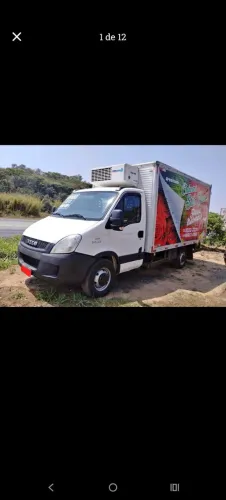 Iveco 2013 - com baú refrigerado.