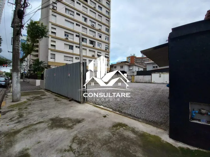 Terreno à Venda de 324m², com 13,5m de frente por 24m de fundo, Bairro Aparecida em Santos