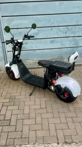 ? SCOOTER SEMINOVA À VENDA! ?