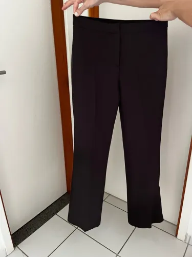 Calça da Zara. Tamanho M. Cor marrom/chocolate.