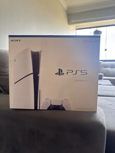 Sony PlayStation 5 slim com leitor, controle, caixa e garantia.