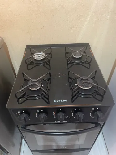 Vendo um fogão 4 bocas com mesa de vidro: tel: *02
