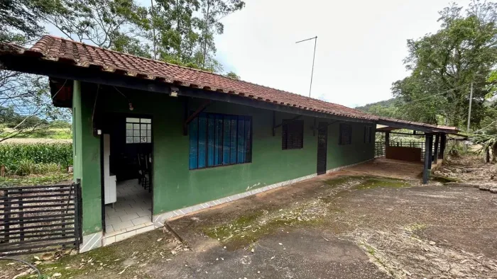 Vende-se, troca-se ou aluga-se chácara - Bairro Pouso do Campo