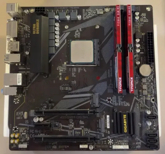 Kit Ryzen 5 5600G + B550M DS3H + 32GB RAM DDR4