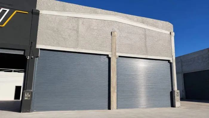 Excelente Galpão Comercial com 450m² Posição Norte e Localização Estratégica! .