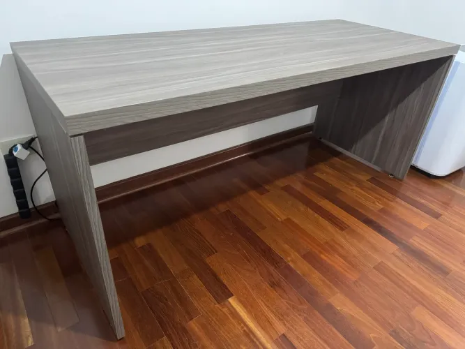 Mesa e armário - Escritório 