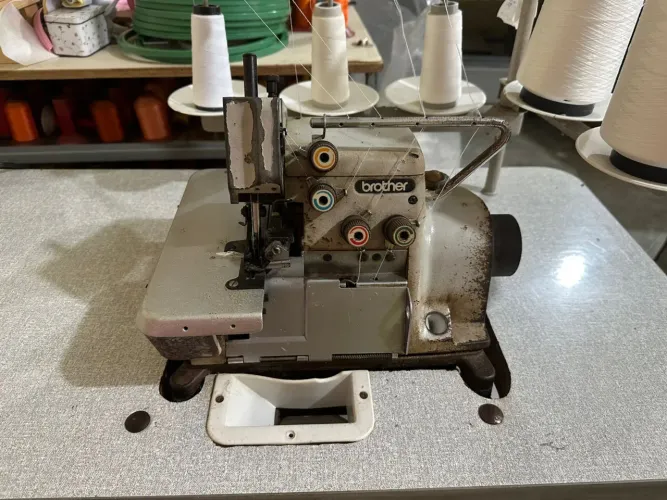 Maquina interlock industrial