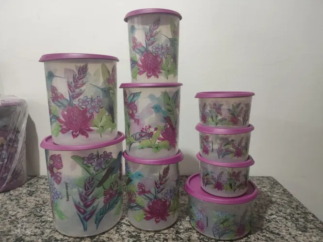 Jogo de Tupperware's novo