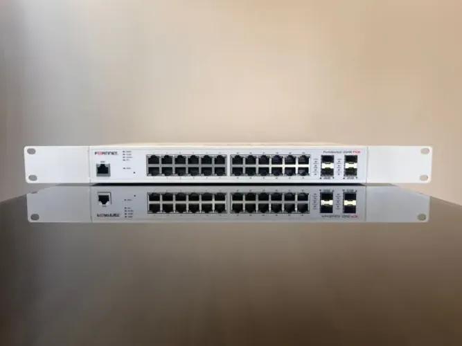 Switch Fortinet FortiSwitch 224E-POE + 02 tranceivers 1 Gb
