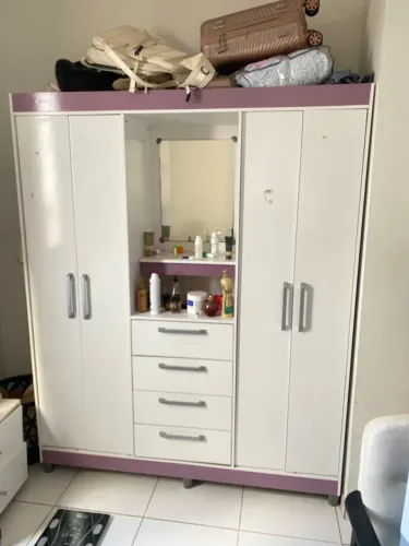 Guarda Roupa, 4 portas, em boas condições