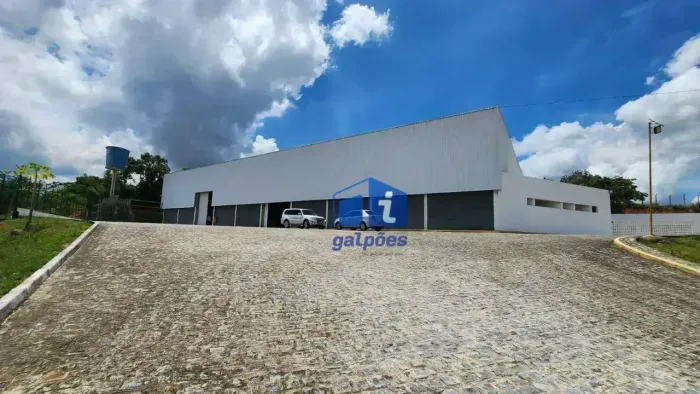Galpão com 1.800 m² às margens da BR 232 em Pombos - PE