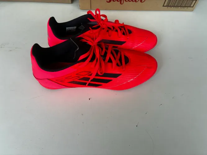 Chuteira Adidas F50 Tamanha 41 Oficial Quase nunca usada