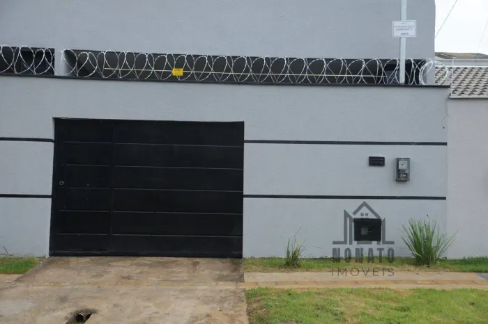 Casa com 3 Qts (1 Suíte) no Residencial Buriti | Entrada Zero, Pé-Direito