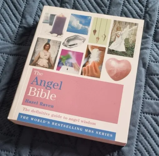 Livro The Angel Bible Hazel Raven - Guia Espiritual de Anjos (em inglês)