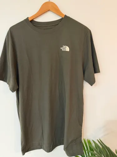 Camiseta importada The North Face - verde Musgo - tamanho americano L