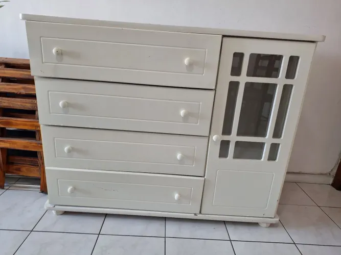 Cômoda antiga 4 gavetões