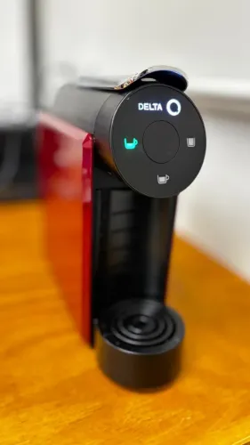Cafeteira Delta Q Miniqool Vermelha, 220v + caixa de Capsulas