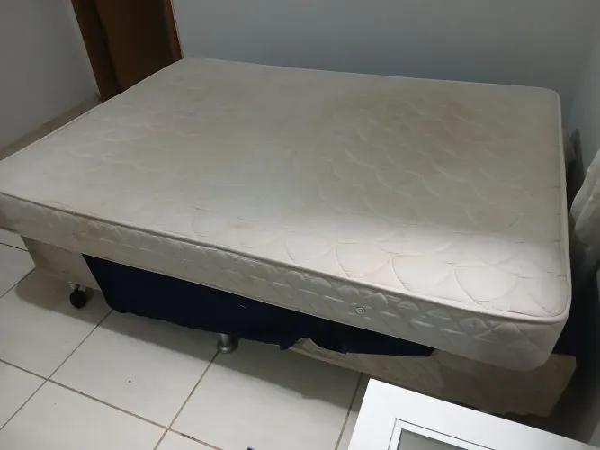 Cama box. Estou vendendo por motivo de mudança.