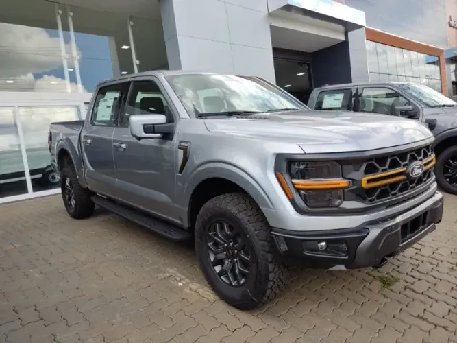 Ford F-150 Tremor 4X4 5.0 V8 2025