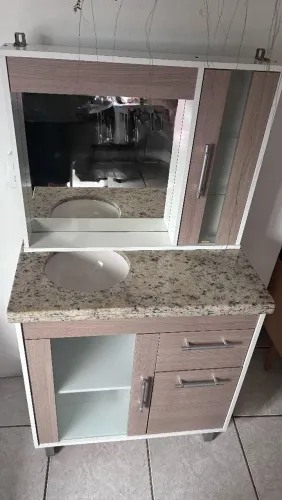 Vendo jogo de banheiro.