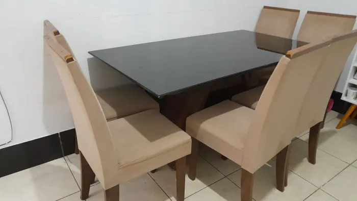 MESA DE JANTAR COM 6 CADEIRAS