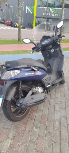 Moto Cyticom 300i azul, dafra única dona, detalhes de uso