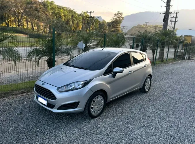 Ford Fiesta 1.5 16V Flex Mec. 5P 2015
