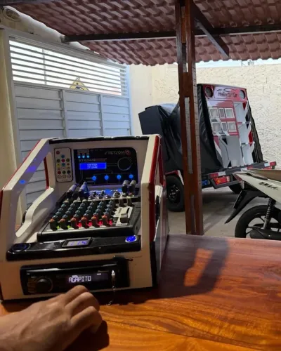 SOM COM CARROCINHA  ( Paredinha )