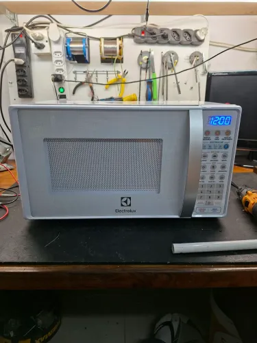 Microondas Electrolux seminovos com garantia.