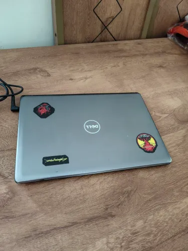 Notebook Dell Vostro com 8 GB de RAM e 512 GB de armazenamento