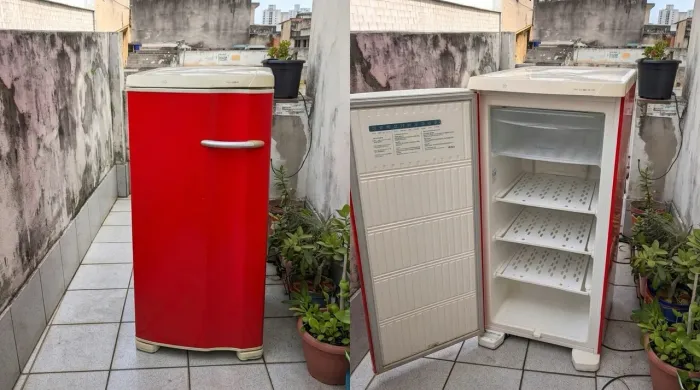 Freezer Vertical Vermelho - Muito Conservado e Gelando Perfeitamente!