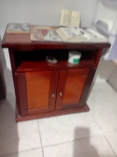 CRIADO MUDO ANTIGO.