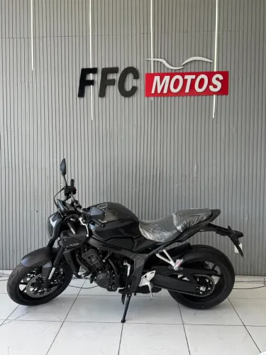Honda CB 650R E-CLUTCH 2027 zero km Faço Financiamento 