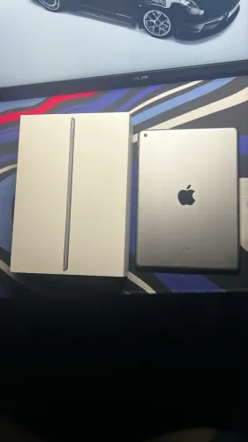 iPad 5th generation 2017 A1822 9.7" 32GB space gray 2GB de memoria RAM - Excelente