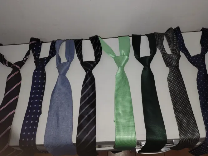 8 gravatas por 40 reais