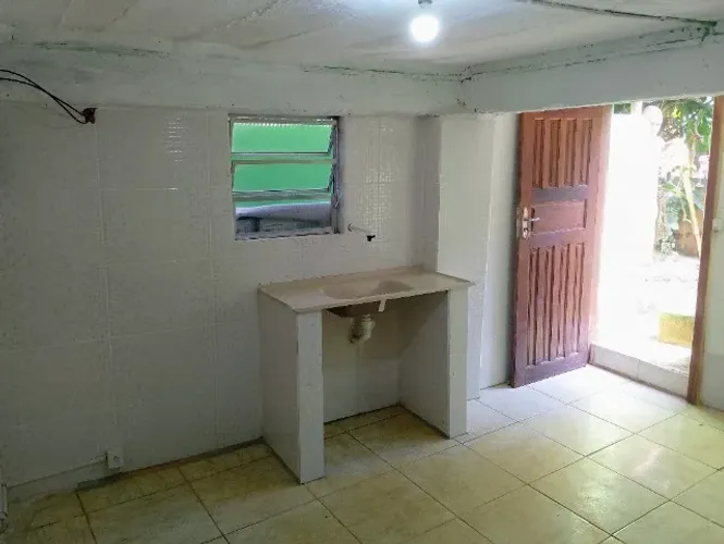 Quartinho modesto SOMENTE p/senhora sozinha 