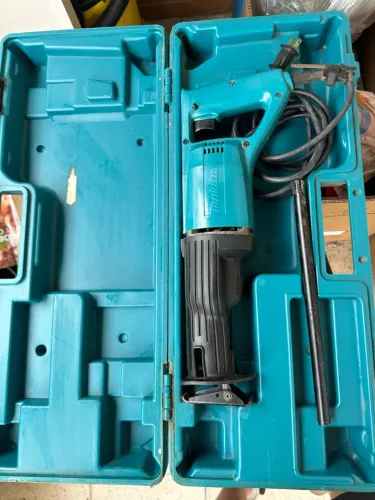 Serra sabre makita profissional 220v